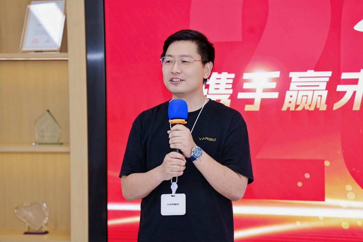 西安交大校友黄阳：“破冰”全球庭院市场中国扫雪机器人远征“极