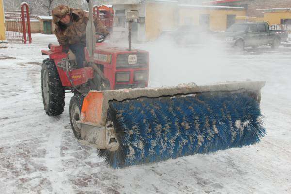 拖拉机变身除雪车
